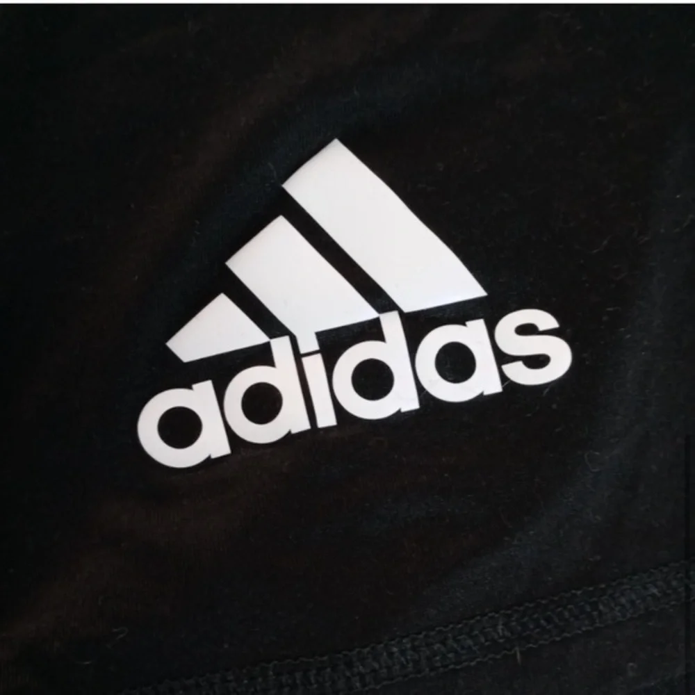 *Classic Adidas black and white t shirt in a size Medium unisex